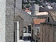 Strada e mura del Convento Domenicano (Dominikanski samostan), Dubrovnik (Ragusa). Autore e Copyright: Marco Ramerini
