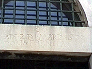 Rupe, Dubrovnik (Ragusa). L'iscrizione in Italiano all'ingresso: "Adi 2 di Marzo 1590 porta fornita". Autore e Copyright: Marco Ramerini