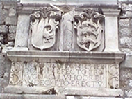 Iscrizione in Trg Petra Bunara (Piazza o Campo dei Cinque Pozzi), Zara (Zadar), Croazia. Autore e Copyright: Marco Ramerini