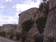 La più masiccia fortezza di Ston (Stagno), Veliki Kastio (Vecchio Castello), si trova nell'angolo sud-occidentale della città. Autore e Copyright: Marco Ramerini